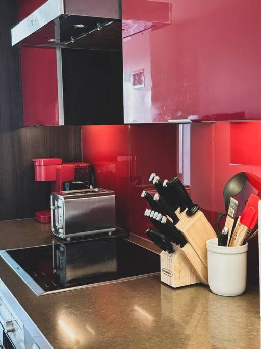 Elegant Suites - City Views, Lake View, Free Parking Торонто Экстерьер фото