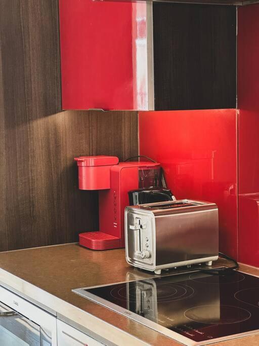 Elegant Suites - City Views, Lake View, Free Parking Торонто Экстерьер фото